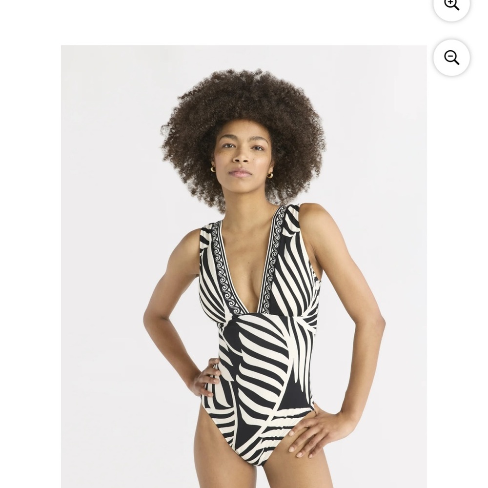 Sofia by Sofia Vergara Women's  One Piece Swimsuit Size Small 4-6